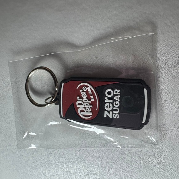 Dr Pepper Zero Sugar Can Keychain Rubber Soda Pop Drink Key Ring - Picture 1 of 5